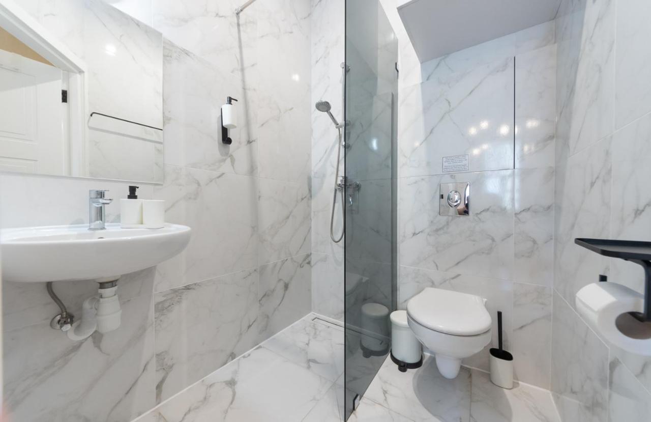 Apart Hotel On Zoloti Vorota Киев Экстерьер фото
